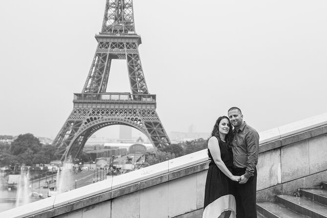30 min photosession in Paris, all photos sent and edited - Why this Eiffel Tower session is worth considering