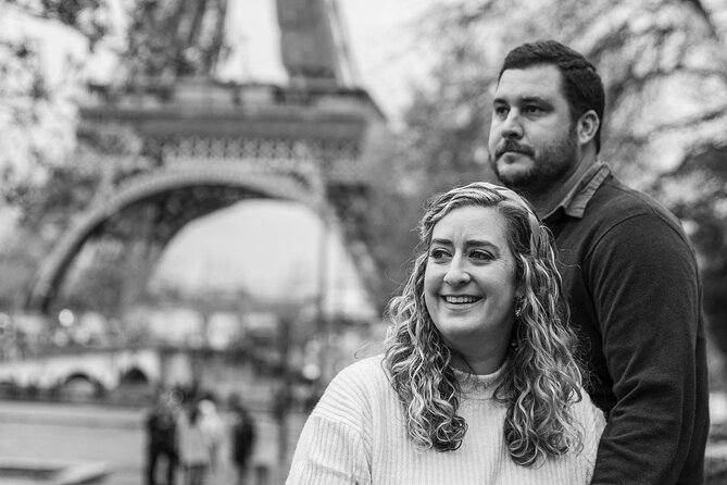 30 min photosession in Paris, all photos sent and edited - Nina’s calm approach to posing and children