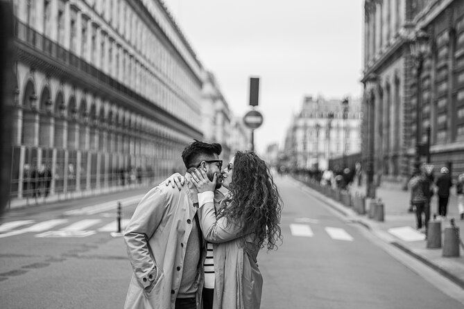 30 min photosession in Paris, all photos sent and edited - Meeting at 16 Avenue du Président Kennedy