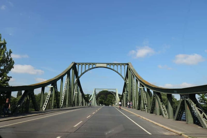 5h Potsdam private tour with Guide, Chauffeur & Photographer - What the photographer changes