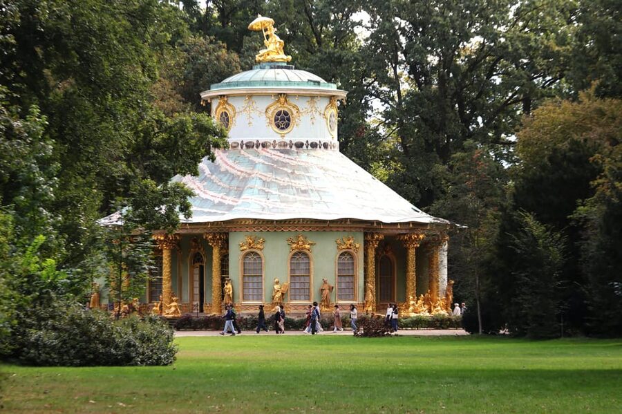 5h Potsdam private tour with Guide, Chauffeur & Photographer - Comfort, timing, and the real value of $660