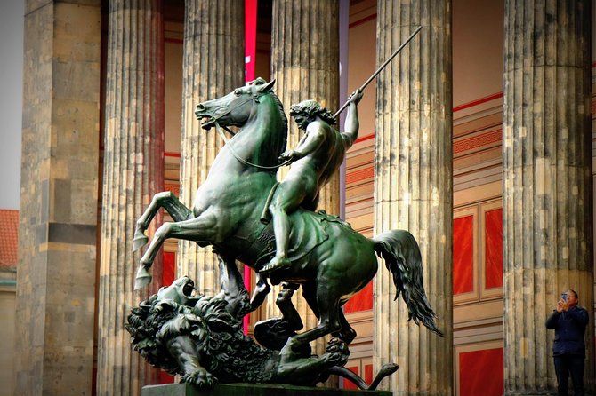 5hours: Guide, Chauffeur & Photographer in Berlin private Tour - Gendarmenmarkt and Rausch Schokoladenhaus