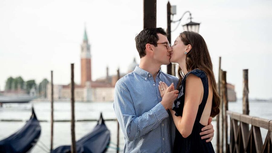 A Unique Photoshoot in Venice - Walking from Rialto toward San Marco