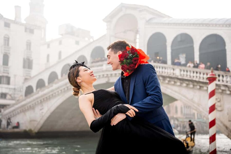 A Unique Photoshoot in Venice - Gondola, Burano, Lido, and makeup add-ons