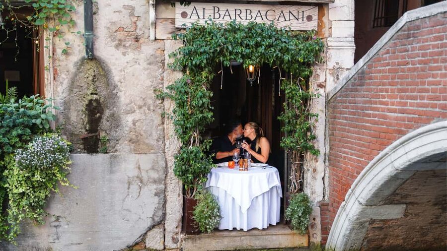 A Unique Photoshoot in Venice - Who will enjoy this most