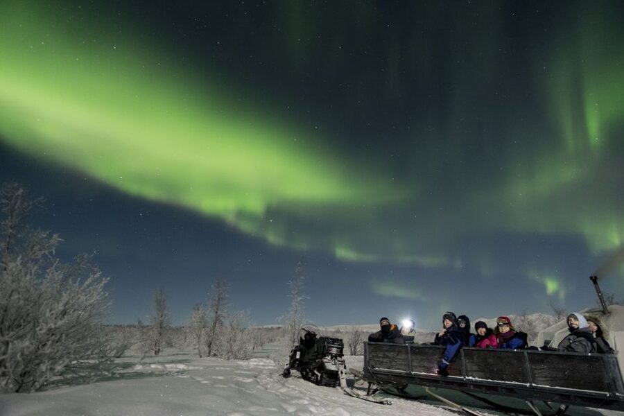 Abisko: National Park Northern Lights Photo Tour - Choosing between a teepee, van, and snowmobile sleigh