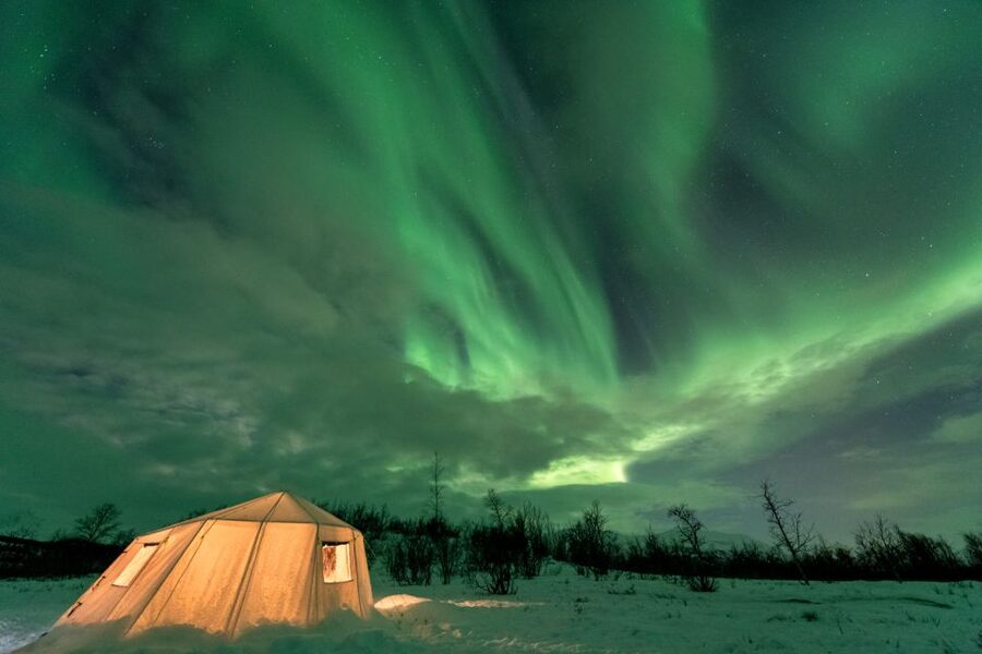 Abisko: National Park Northern Lights Photo Tour - How much help you get with the camera