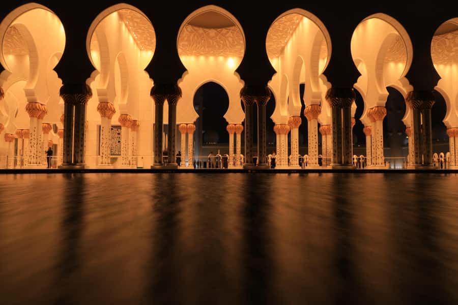 Abu Dhabi: Professional Photoshoot at Sheikh Zayed Mosque - Choosing private or small group
