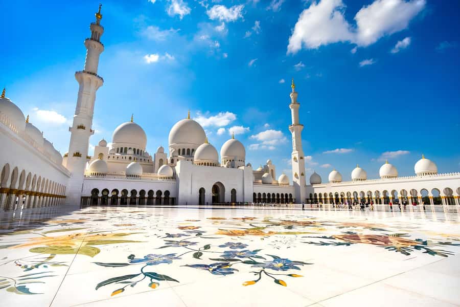 Abu Dhabi: Professional Photoshoot at Sheikh Zayed Mosque - Timing, religious etiquette, and access limits
