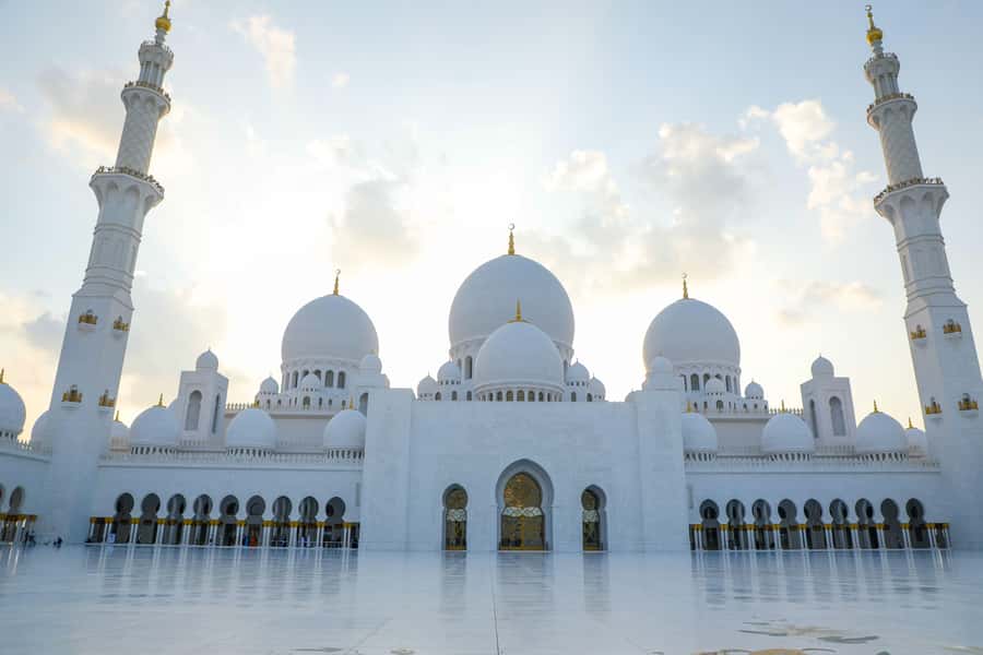 Abu Dhabi: Professional Photoshoot at Sheikh Zayed Mosque - Meeting at Costa Coffee and getting inside