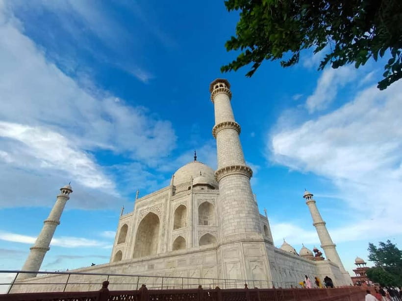 Agra: Taj Mahal Guided Tour with Photography & Rental Saree - Getting better photographs in traditional dress