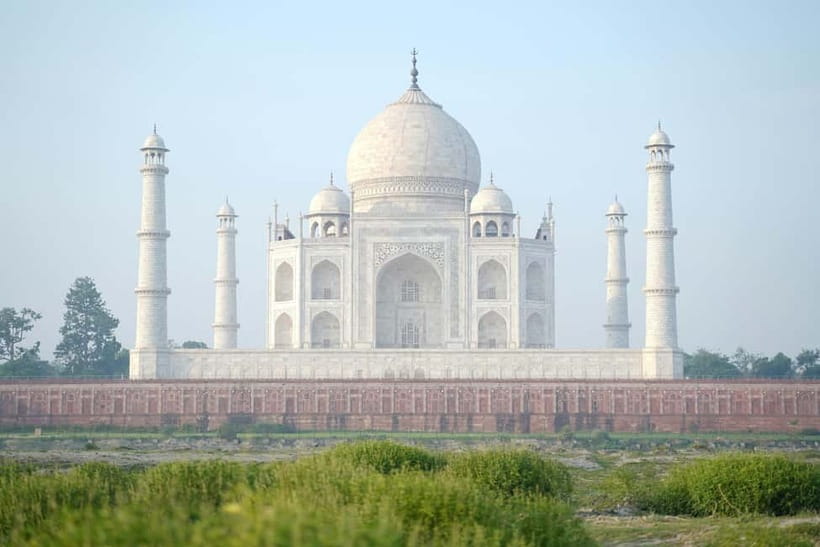 Agra: Taj Mahal Guided Tour with Photography & Rental Saree - What the $5 price really gives you