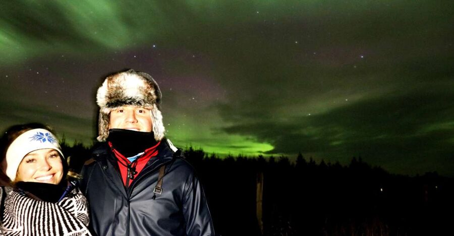 Akureyri: Hunt for the Northern Lights Photography Tour - What the guide adds to the night