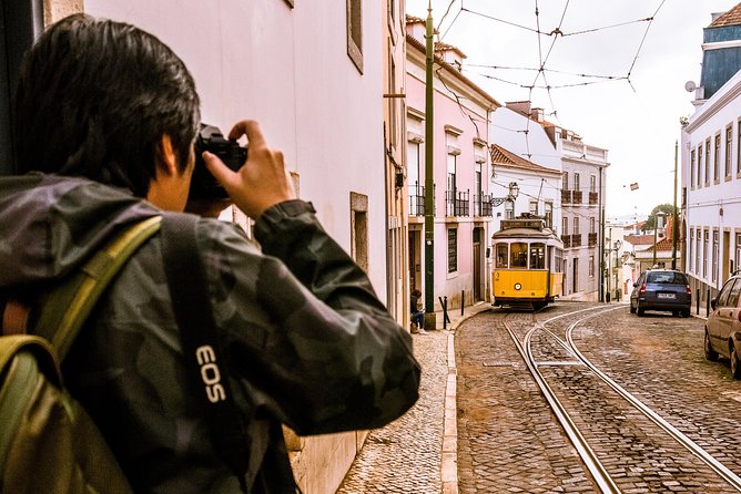 Alfama Photo Walk – Lisbon Photography Experience Led by a Local - Starting at Chafariz das Moiras