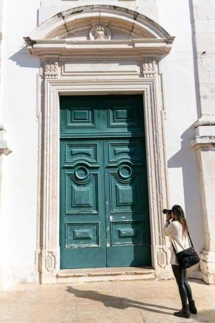 Alfama Photo Walk: Lisbon Photography Tour with a Local - What you receive for $110