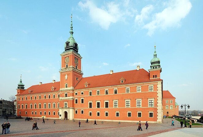 Amazing photo walk through the Old town of Warsaw - Key points at a glance