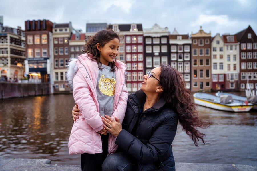 Amsterdam Canals Photoshoot: Private Solo, Family or Couples - Is $125 good value for up to four people?