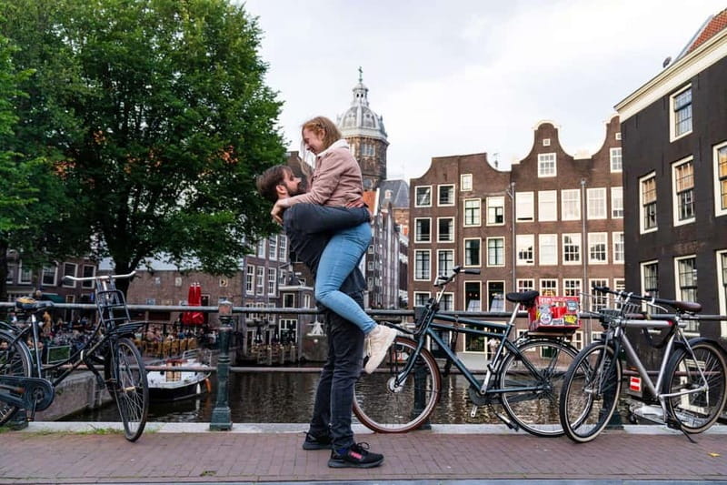 Amsterdam Canals Photoshoot: Private Solo, Family or Couples - Meeting Juliette by Central Station