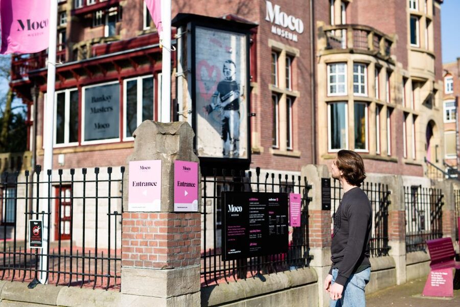 Amsterdam: Instagram Scenic Photo Spots & Moco Museum Tour - The Red Light District And Painted Alleys
