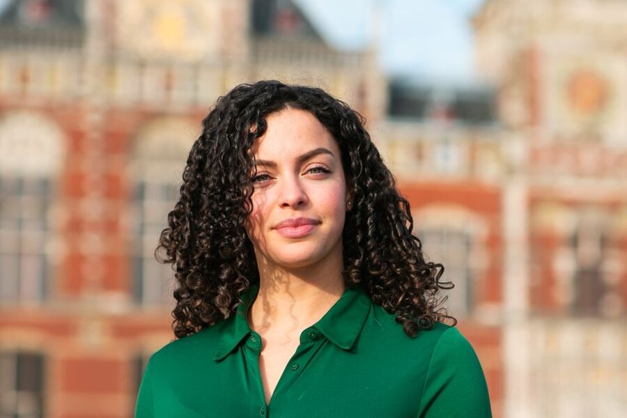 Amsterdam: Professional photoshoot at Centraal Station - Key points to know before you book