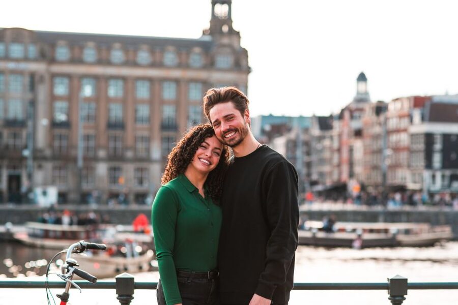 Amsterdam: Professional photoshoot at Centraal Station - What happens during the 30 to 45-minute session