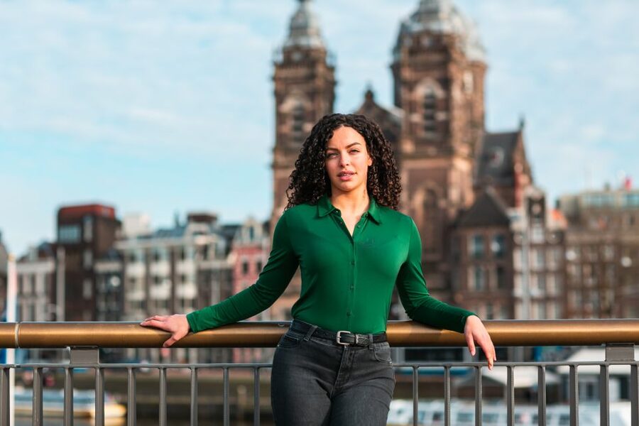 Amsterdam: Professional photoshoot at Centraal Station - Why a private group matters