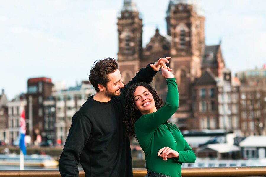 Amsterdam: Professional photoshoot at Centraal Station - Is $113 a fair price?