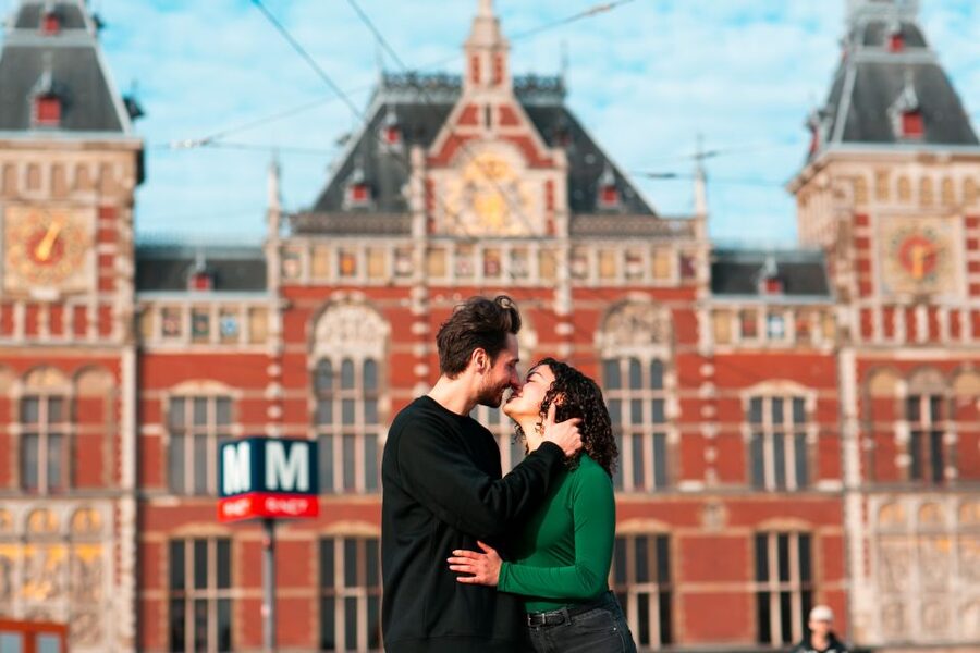 Amsterdam: Professional photoshoot at Centraal Station - Edited images, delivery, and extra photos