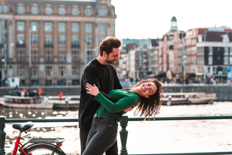 Amsterdam: Professional photoshoot at Centraal Station - The practical limits of a short photo appointment