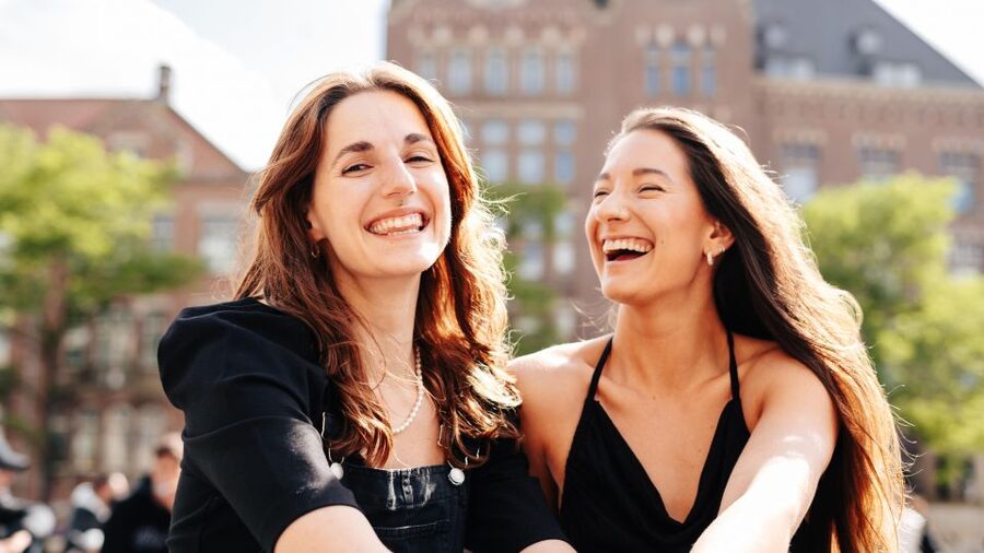 Amsterdam: Professional photoshoot at Dam Square. - Key points to know before booking