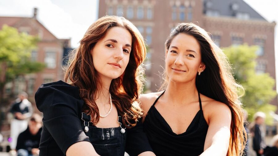 Amsterdam: Professional photoshoot at Dam Square. - What happens during the photo stop