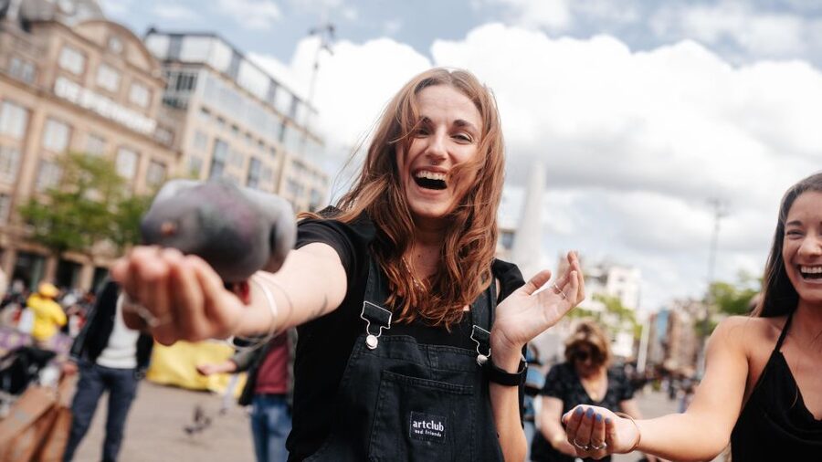 Amsterdam: Professional photoshoot at Dam Square. - What the guest feedback tells me