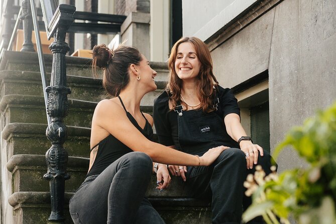 Amsterdam: Professional Photoshoot at the Canals - Choosing your favorite images after the walk