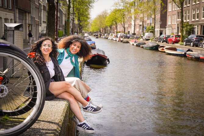 Amsterdam: Professional Photoshoot at the Canals - Weather, clothing, and comfort