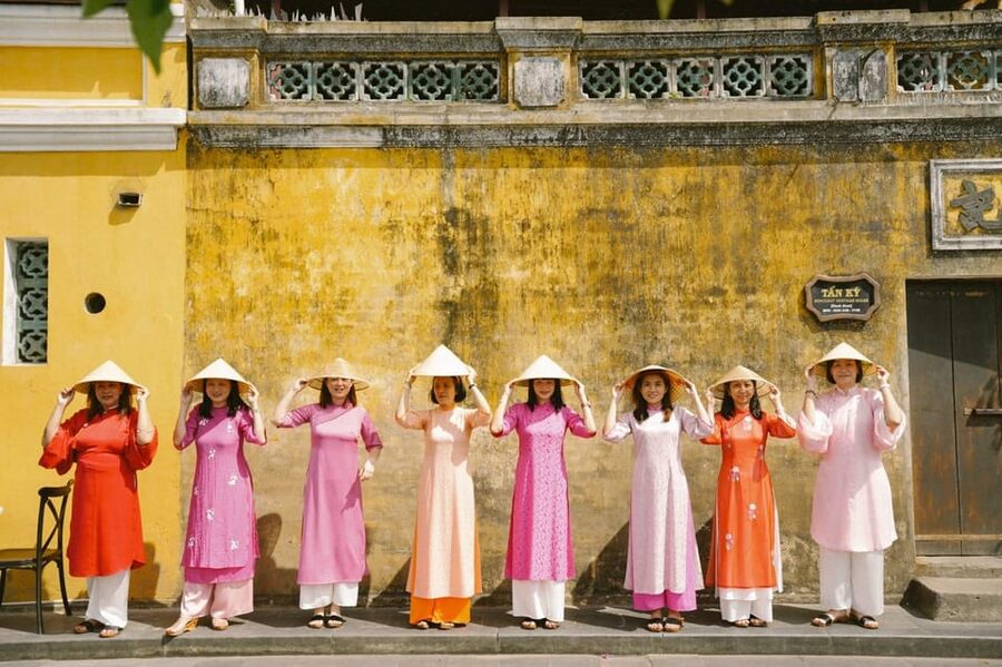 Ao Dai Photography: Traditional Attire Capture in Hoi An - Is $40 per person a fair price?