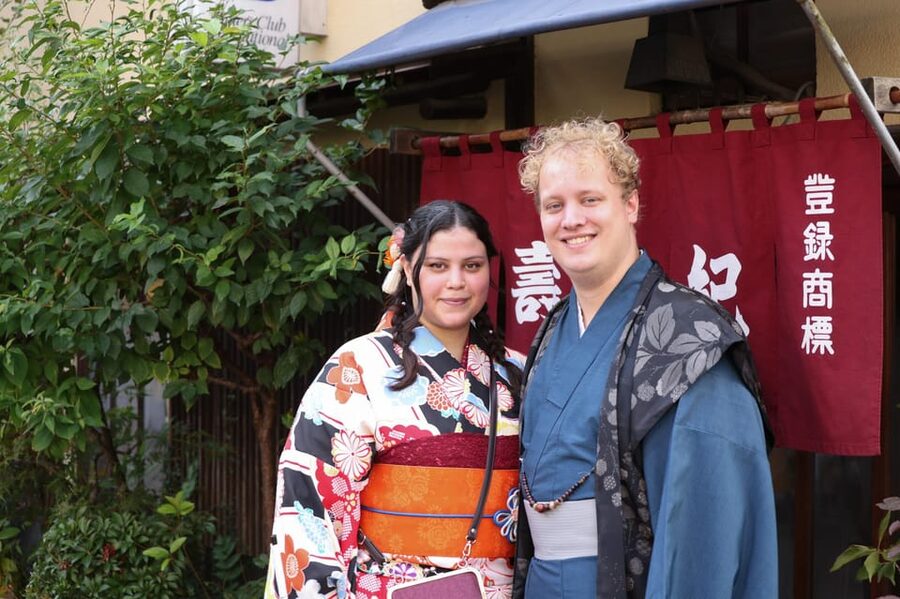 ASAKUSA: Kimono Portrait tour by pro photographer - Why This Asakusa Photo Walk Is Different