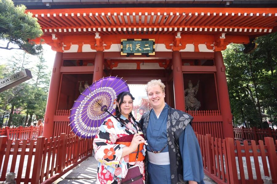 ASAKUSA: Kimono Portrait tour by pro photographer - What You Receive Four to Five Days Later