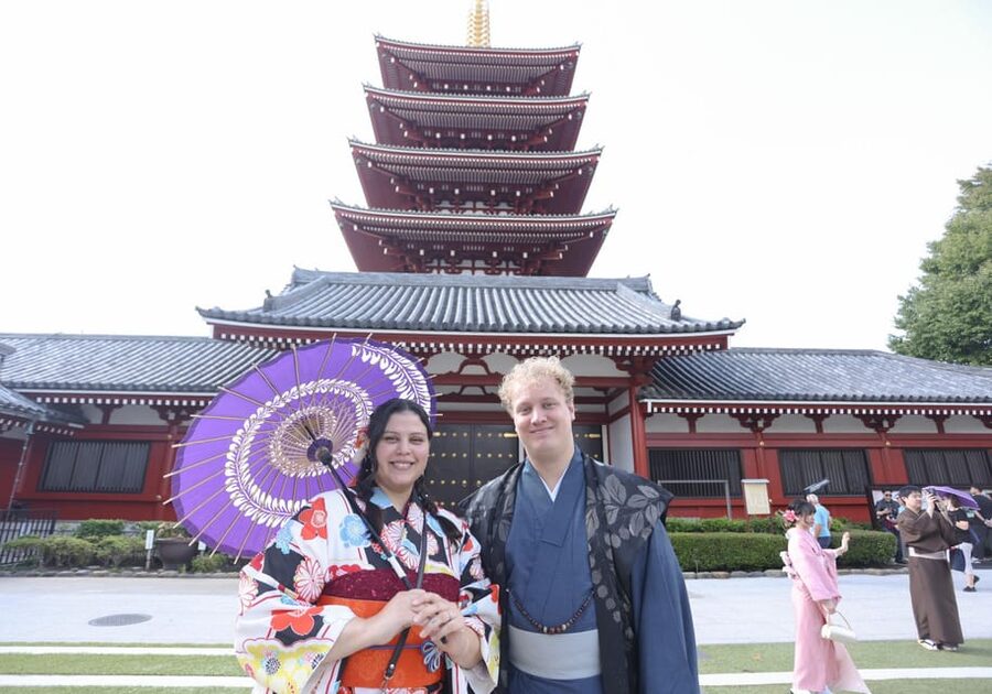 ASAKUSA: Kimono Portrait tour by pro photographer - Is $211 Per Person Fair?