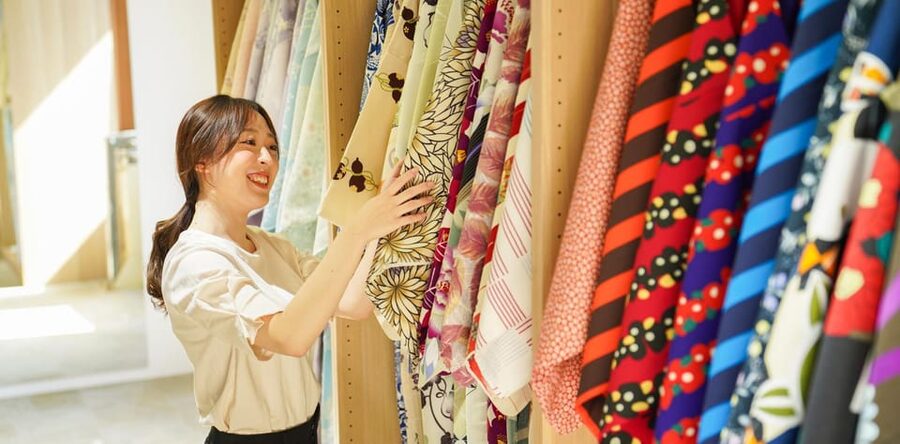 Asakusa Kimono/Yukata Rental & Photography_Tsutsuji - Who Will Enjoy This Experience Most