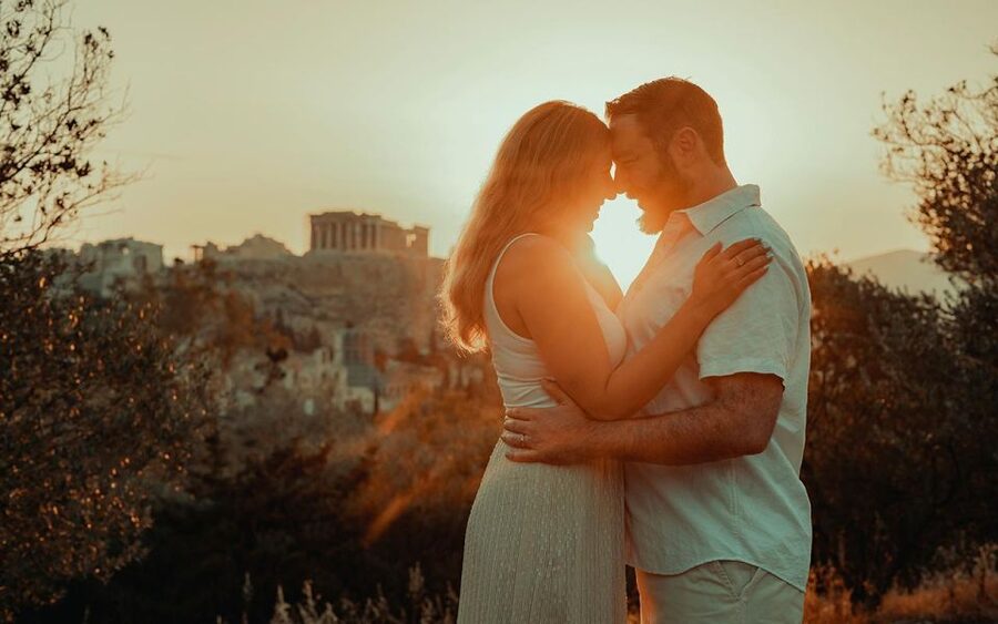 Athens photo tour - Anafiotika brings a different Athens backdrop