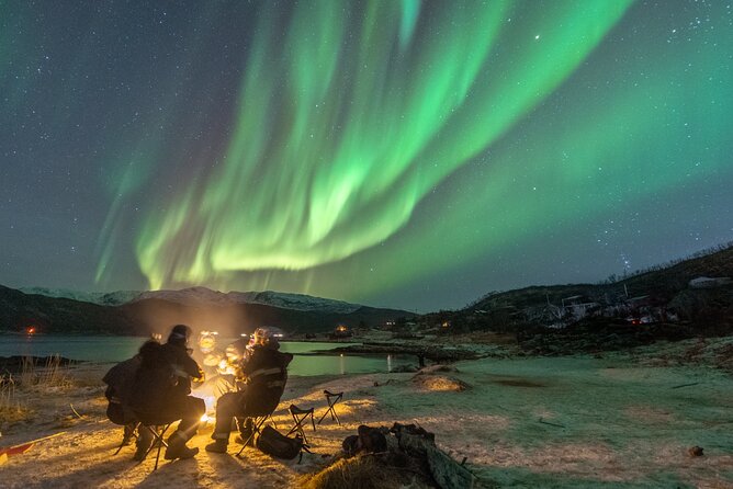 Aurora Hunt with the campfire and professional photographer - How the Tromso aurora chase works