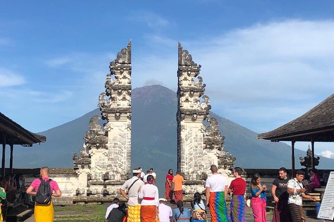 Bali Instagram Tour - Lempuyang Bali Gate of Heaven - Ubud route: rice fields, waterfall, and village shopping