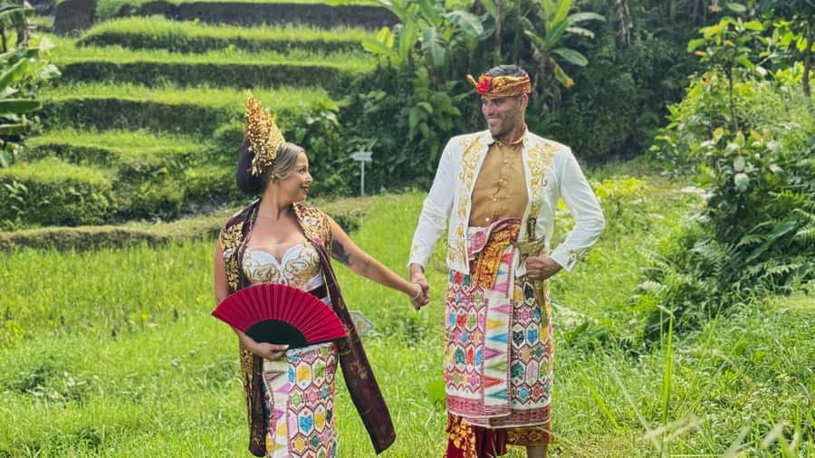 Bali:Traditional Wedding Photoshoot with the Rice Field View - Who will enjoy this most?