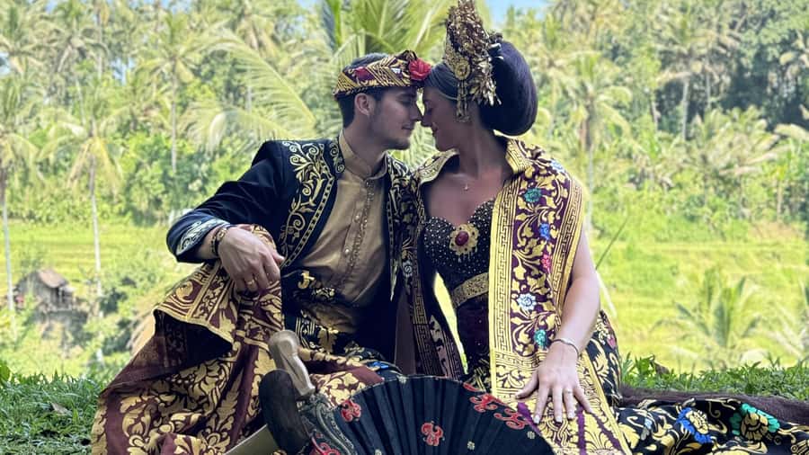 Bali:Traditional Wedding Photoshoot with the Rice Field View - Traditional Balinese clothing and makeup