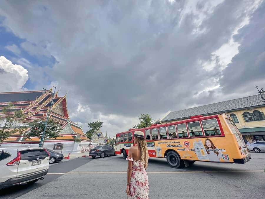 Bangkok: Instagram Tour with Professional Photographer - Wat Suthat and the Giant Swing