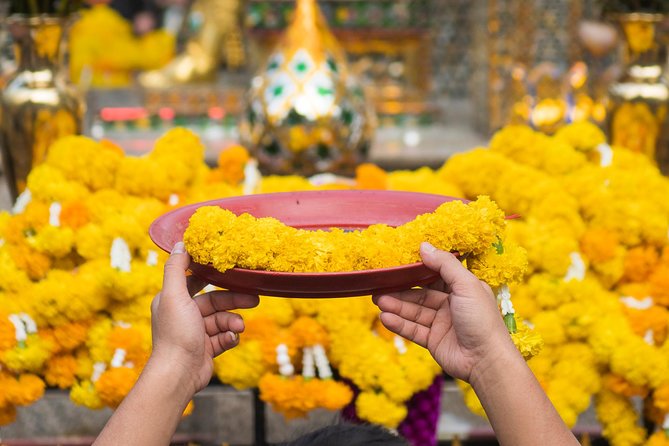 Bangkok Photography Masterclass - Private Photography Lesson - Chinatown: layers, faces, signs, and difficult light