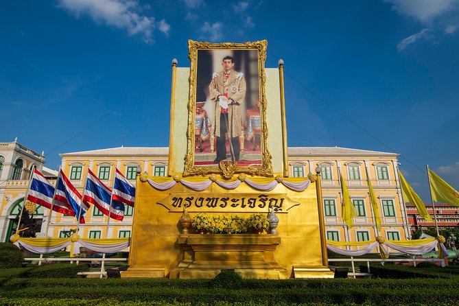 Bangkok Photography Masterclass - Private Photography Lesson - Erawan Shrine and Benjasiri Park