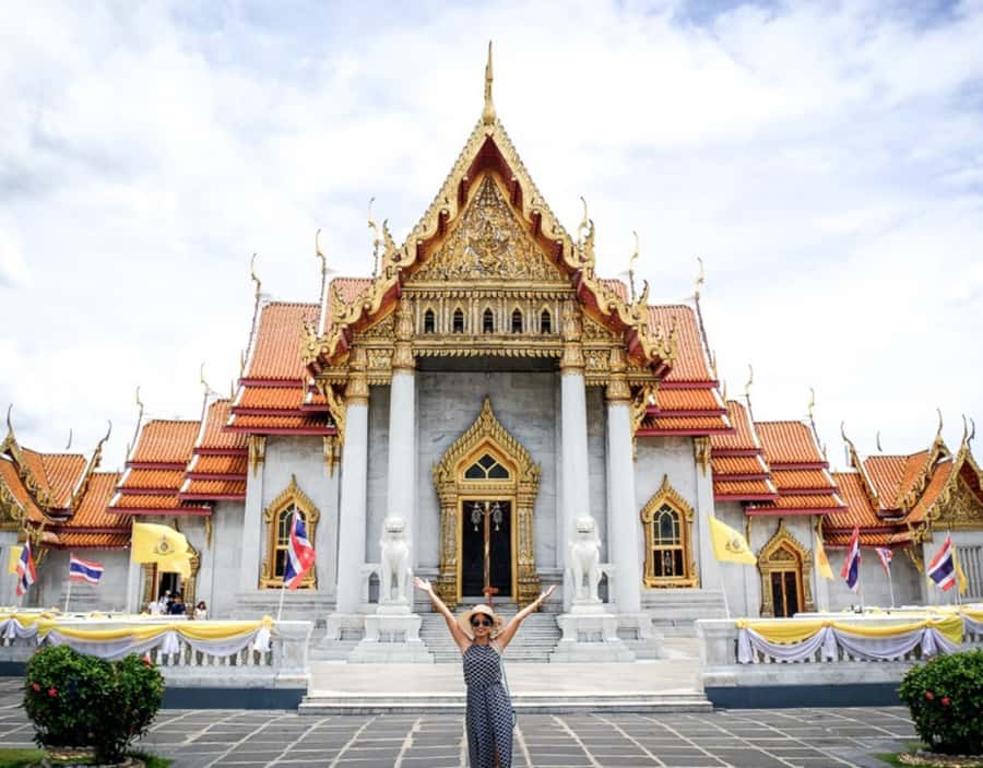 Bangkok: Private and All-Inclusive Instagram Tour - The local cafe is a welcome change of pace