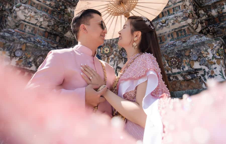 Bangkok: Thai Costume Photoshoot at Wat Arun - Practical ways to get better photographs