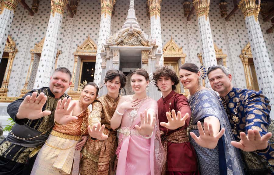 Bangkok: Thai Costume Photoshoot at Wat Arun - Turn the session into a larger Bangkok morning or afternoon